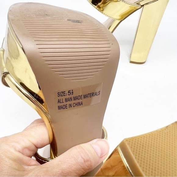 QUPID GOLD METALLIC SEXY PARTY VEGAS PLATFORM SANDALS SZ 5.5 - Picture 5 of 6